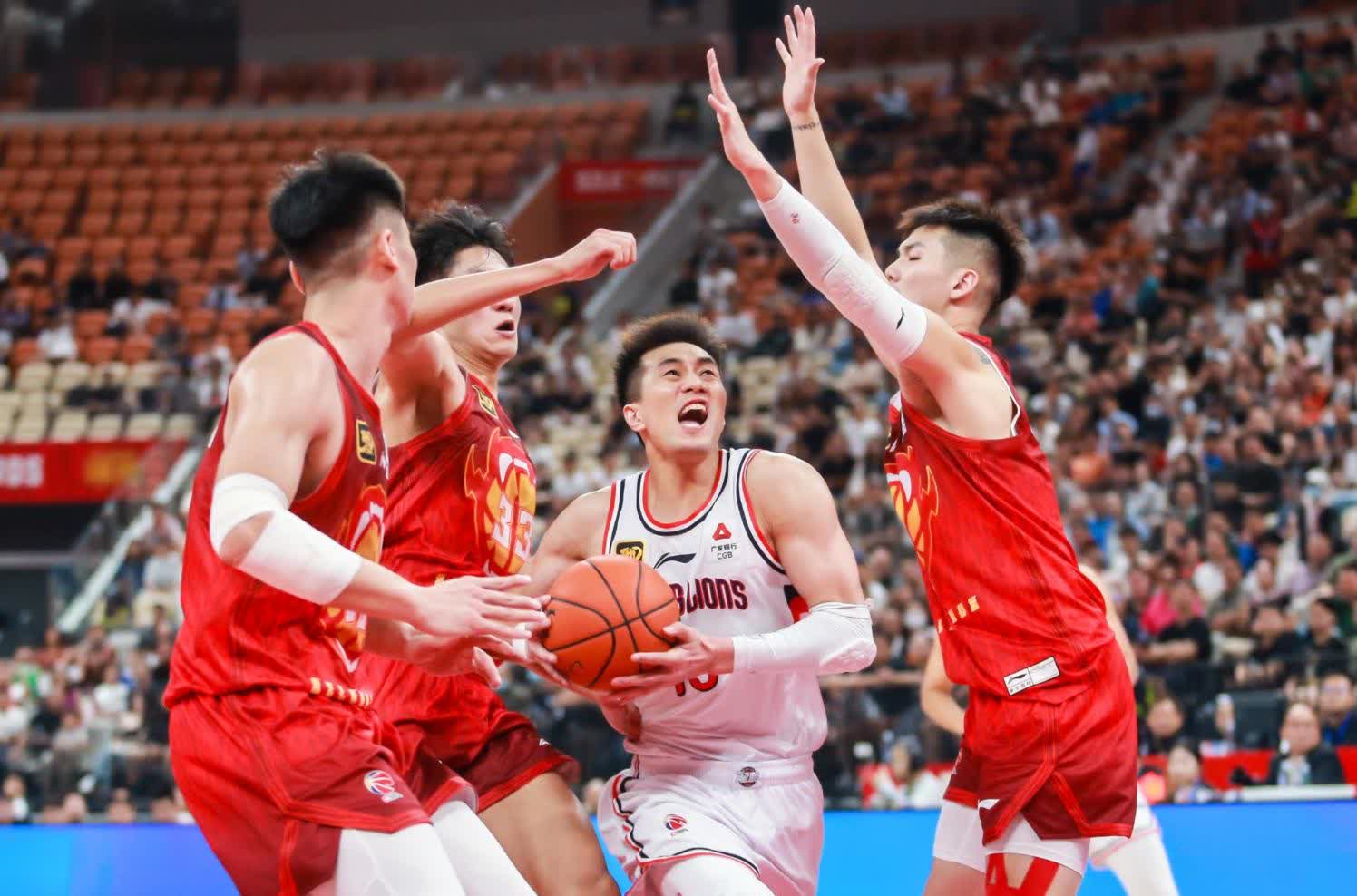 澳亚国际网站-广州队取得重要胜利，暂时守住前八位