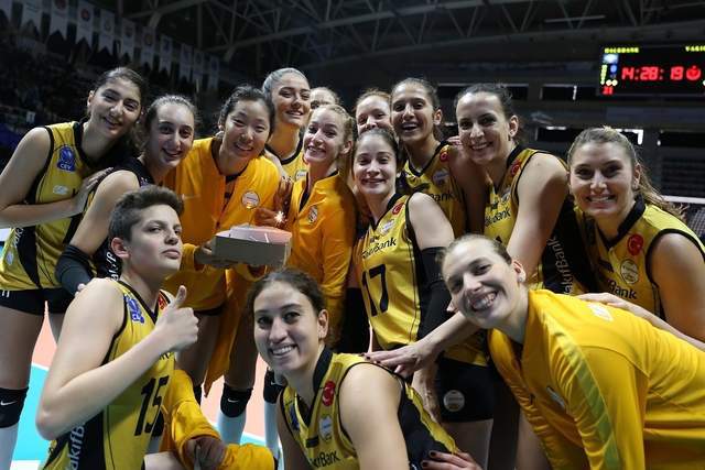 澳亚国际ay-土耳其女足比赛赛场激情四射，观众欢呼的简单介绍